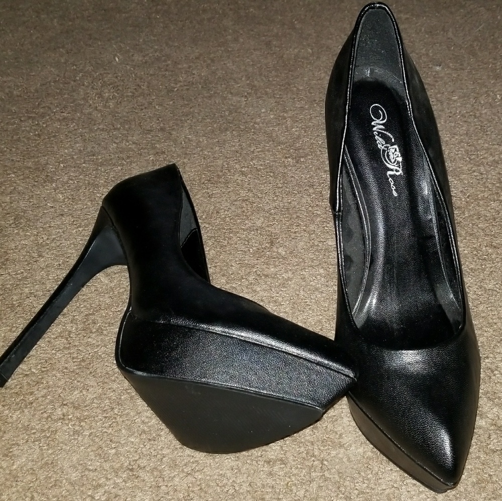 Sexy black platform pumps